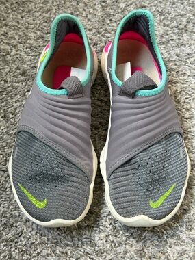Nike Women’s Free RN Flyknit 3.0 Slip-On Gunsmoke/Pink/Teal Size 8.5